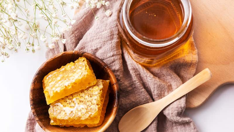 عسل کوهی بلوچستان با عطر گیاهان بومی منطقه